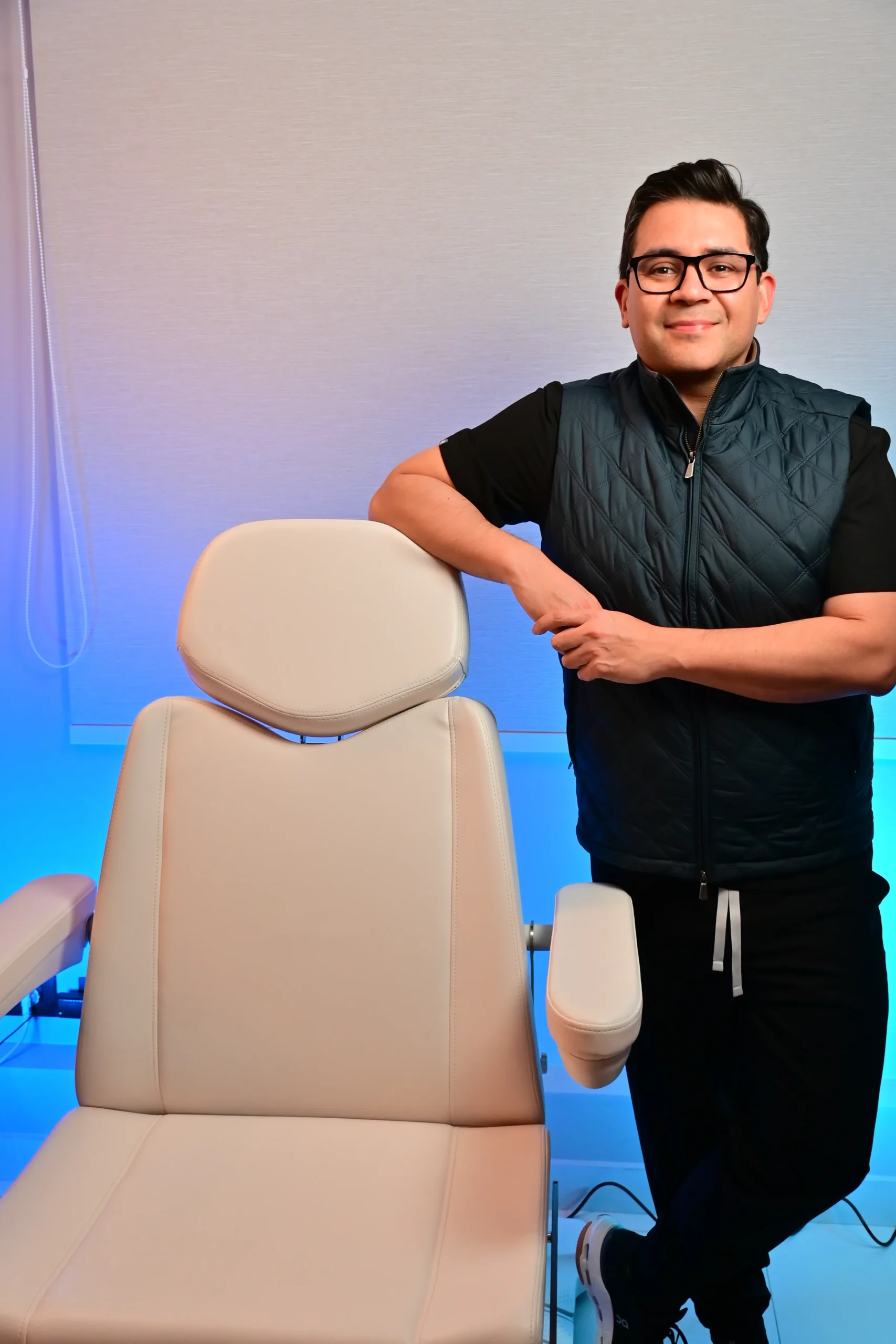 Dr. Ronald Parra C. en consulta