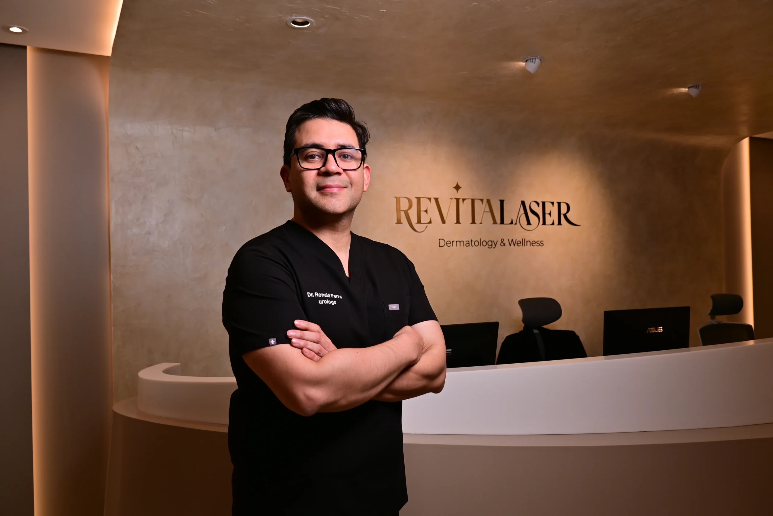 Dr. Ronald Parra C., cirujano urólogo
